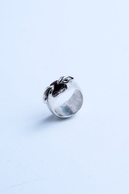 Molten claw ring