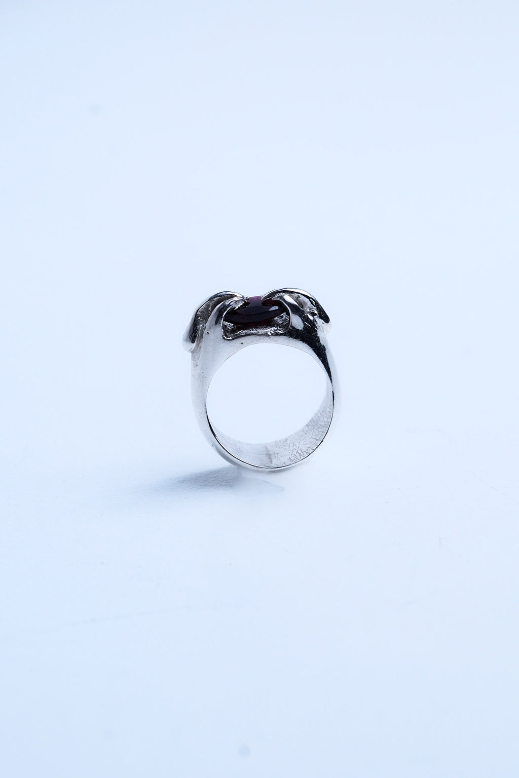 Molten claw ring